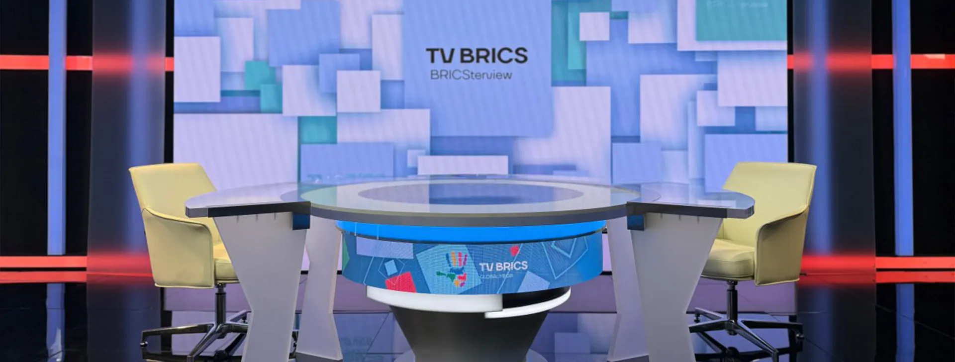 Экраны в видеостудию для «TV BRICS»